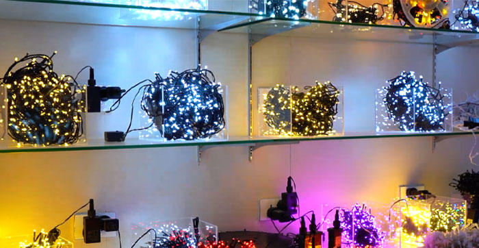 What are the difficulties in the production process of holiday decorative lights?